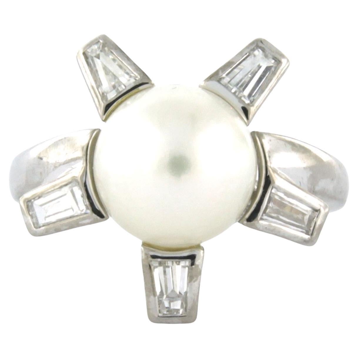 Anello con perla e diamanti a taglio conico fino a 0,45 carati in oro 18 carati 6,2 grammi