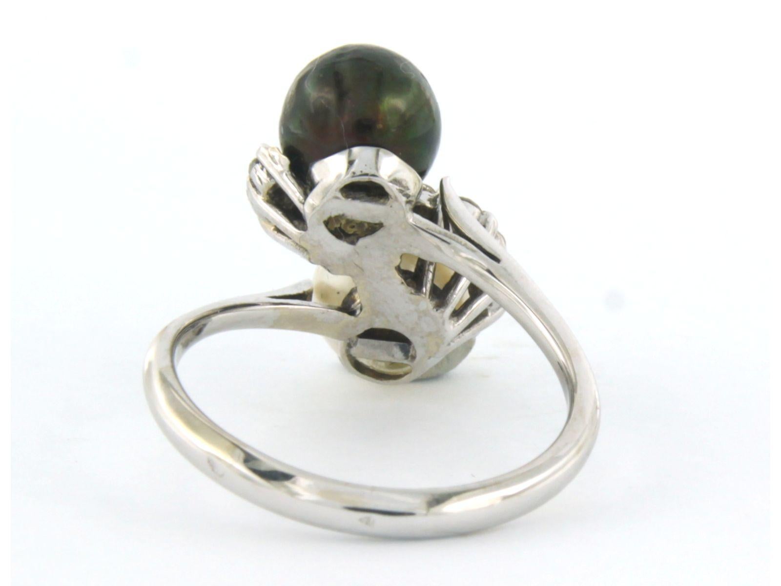 Ring with pearls and diamonds 18k white gold In Excellent Condition For Sale In The Hague, ZH