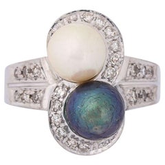 Ring with pearls and octagonal diamonds