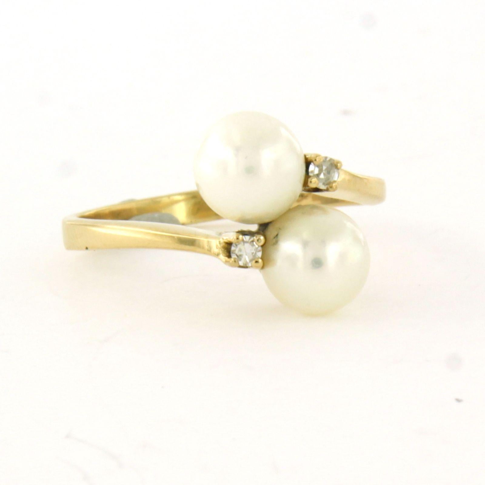 Moderno Anello con perle e diamanti taglio singolo fino a 0,03ct in oro giallo 18k in vendita