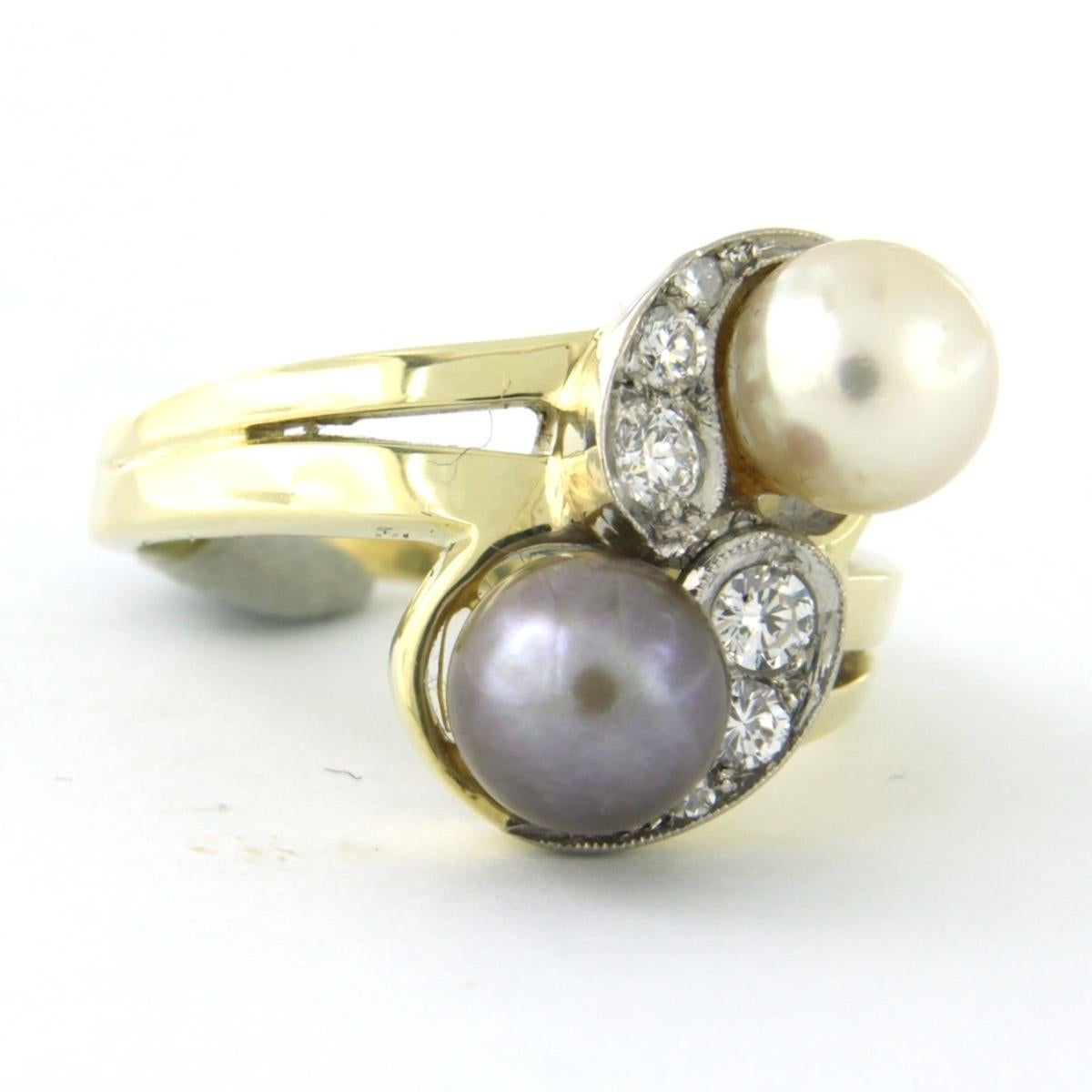 Moderno Anello con perle,  diamanti taglio brillante e taglio singolo fino a 0,18 carati in oro 14k in vendita