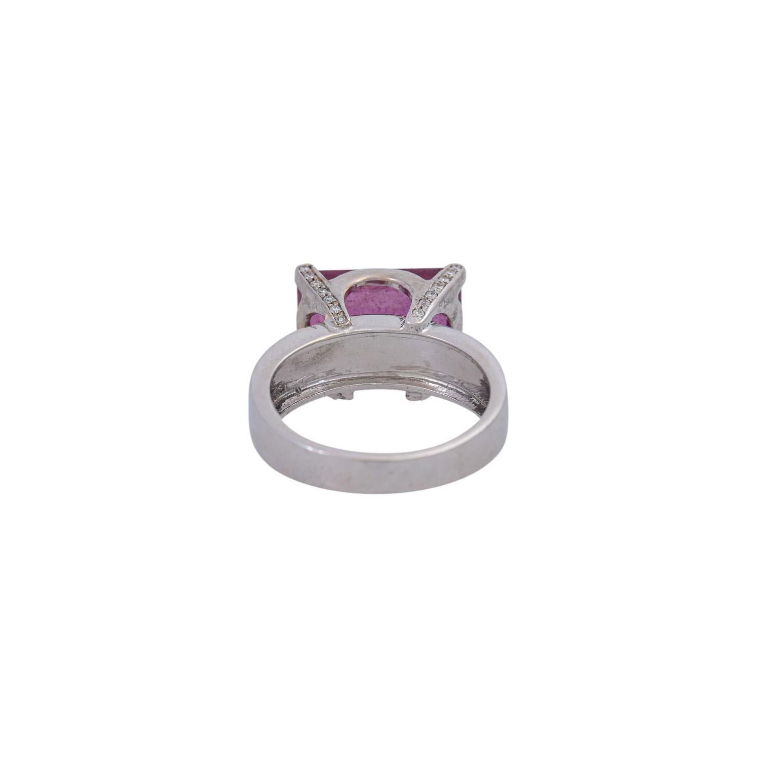 Ring with Pink Corundum Approximately 5 Carat In Excellent Condition For Sale In Stuttgart, BW