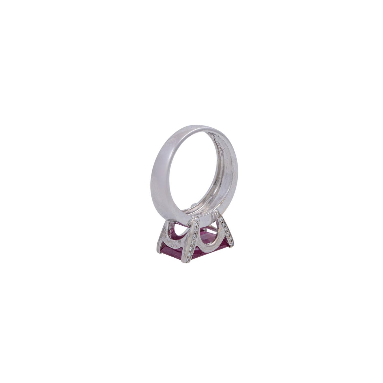Women's Ring with Pink Corundum Approximately 5 Carat For Sale