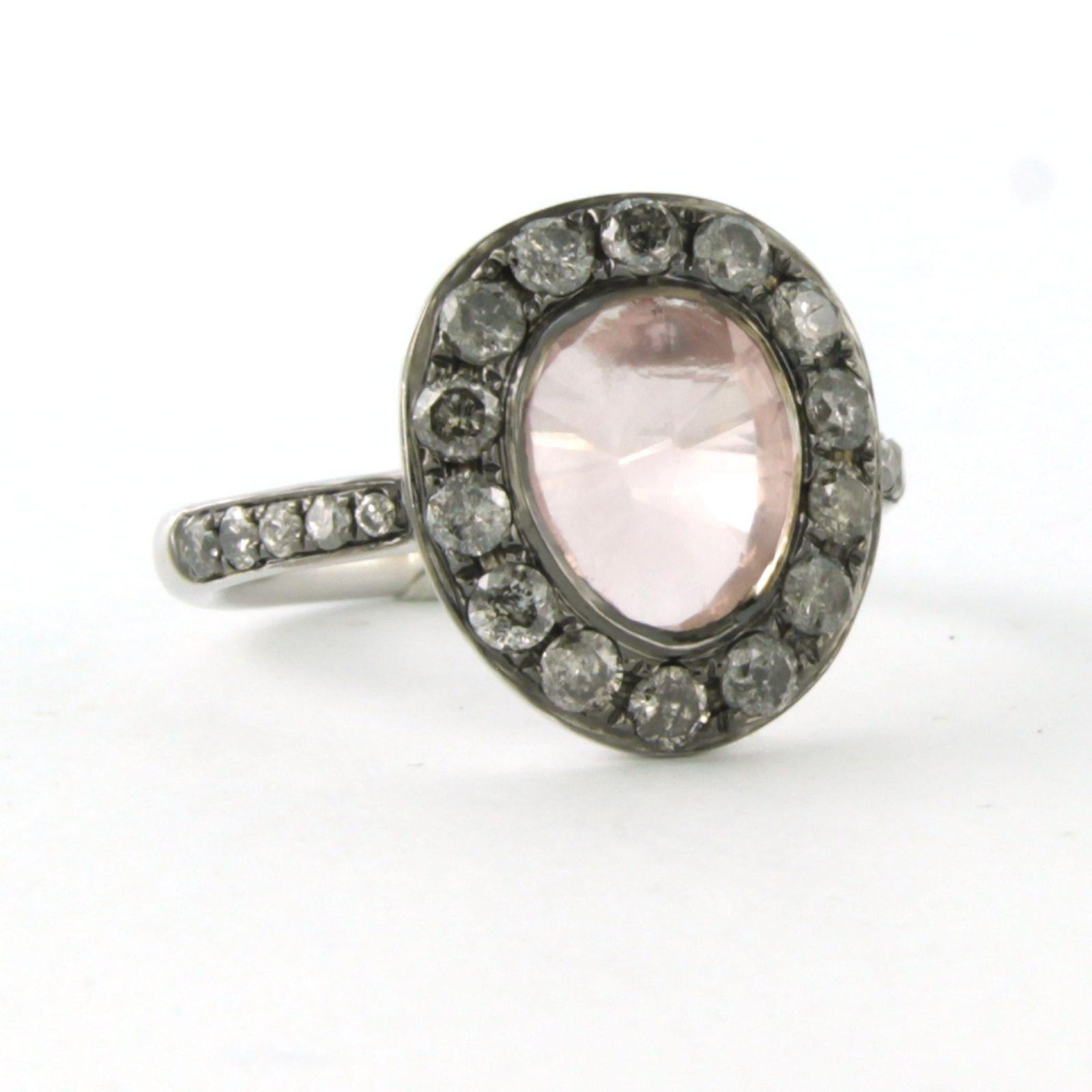 Ring mit rosa Quarz und Diamanten im Brillantschliff von bis zu 0,50 Karat aus 18 Karat Weißgold im Angebot 1