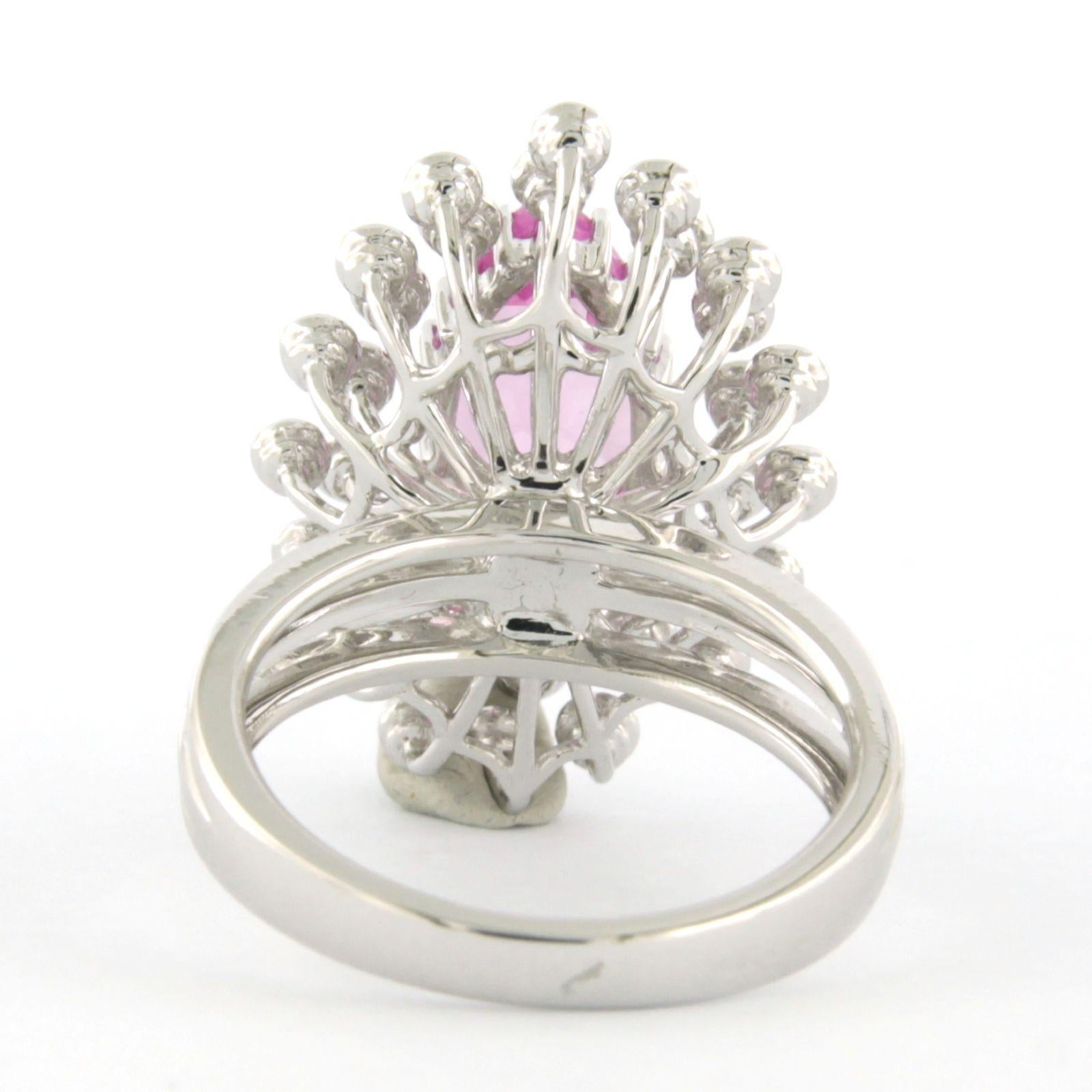 Taille brillant Bague avec saphir rose et diamants taille brillant jusqu'à 0,25 ct Or blanc 18k en vente