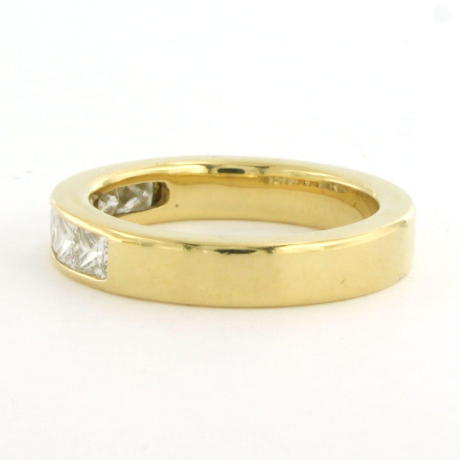 Moderno Anello con diamanti taglio princess fino a 1,00ct in oro giallo 18k 8,0 grammi in vendita