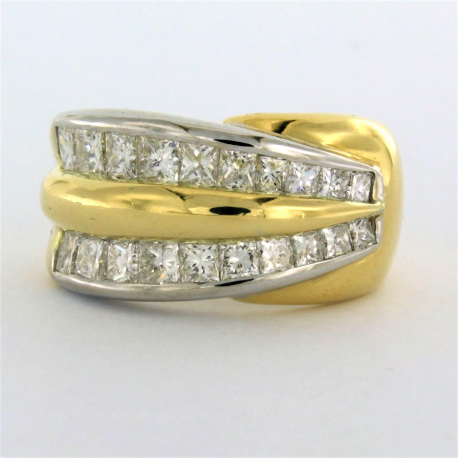 18k bicolour gold ring with princess cut diamond. 2.00ct – F/G – VS/SI – ring size U.S. 6.5 – EU. 17(53)

Detailed description

the top of the ring is 1.2 cm wide and 5.0 mm high

Ring size US 6.5 – EU. 17(53), ring can be enlarged or reduced
