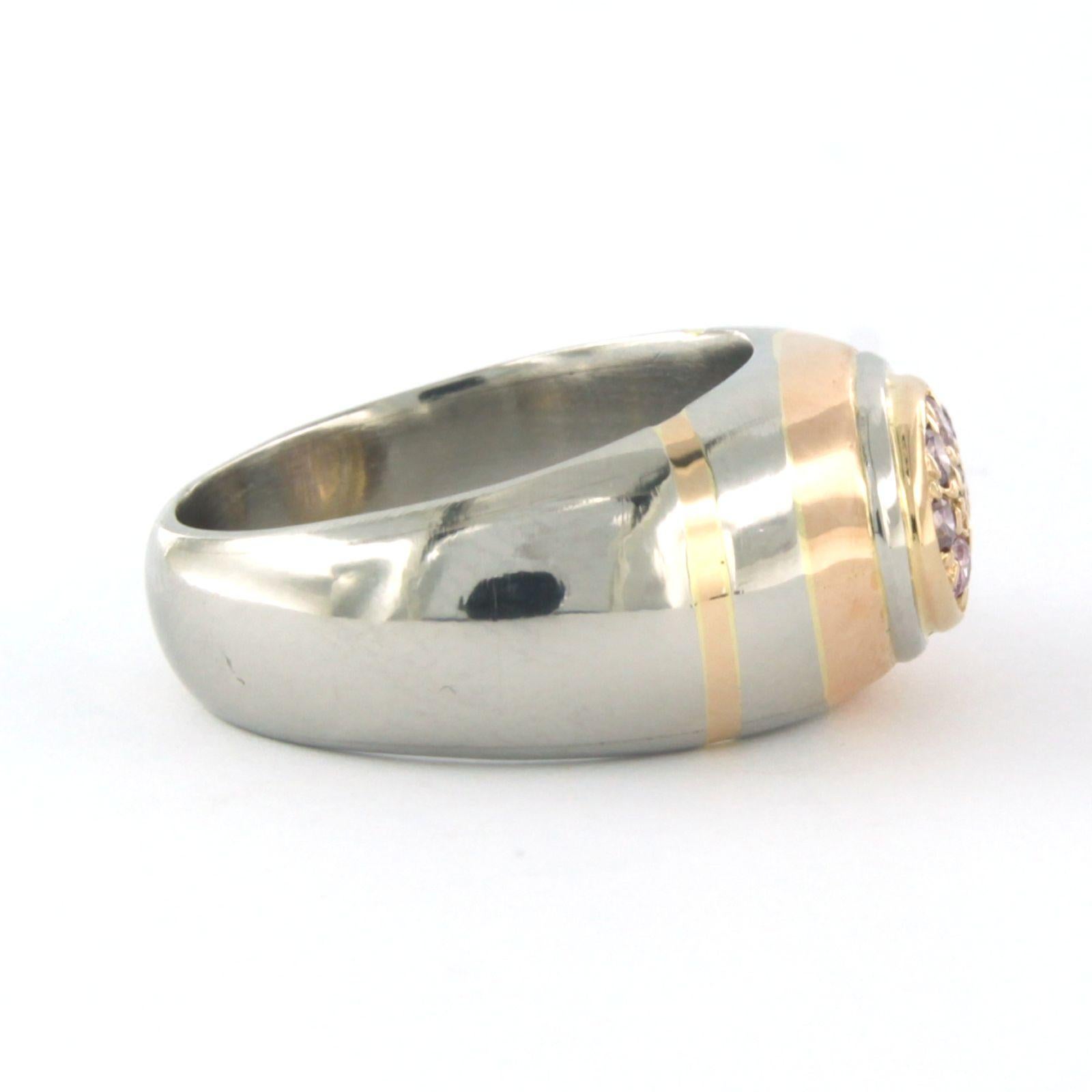 Anello in oro rosa 18k e platino 950ct con diamante taglio brillante trattato a colori fino a 0,25ct - viola - US - misura US 6.5 - EU 17 (53)

Descrizione dettagliata:

La parte superiore dell'anello è larga 1,0 cm.

Peso: 16,6 grammi.

Misura