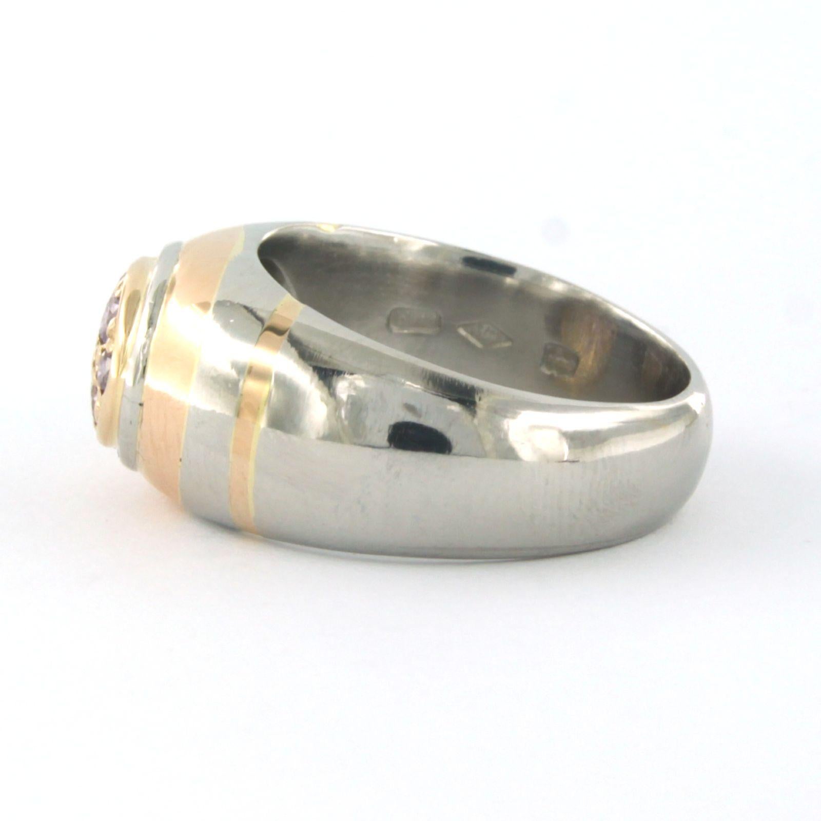 Moderno Anello con diamanti viola taglio brillante fino a 0,25ct in oro rosa 18k e platino in vendita