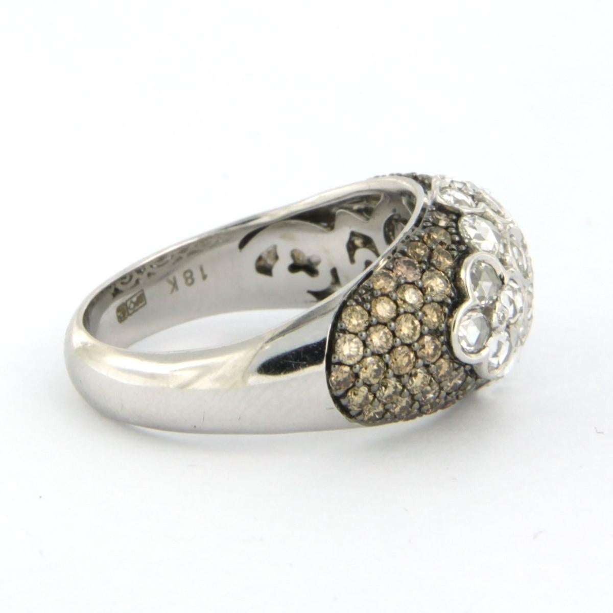 Ring aus 18k Weißgold mit Diamanten im Rosen- und Brillantschliff bis zu 1,95ct - F/G, N/O - VS/SI - Ringgröße US 6.5 - EU 17(53)

Ausführliche Beschreibung

der obere Teil des Rings hat eine rechteckige Form, ist 1,1 cm breit und 5,5 mm