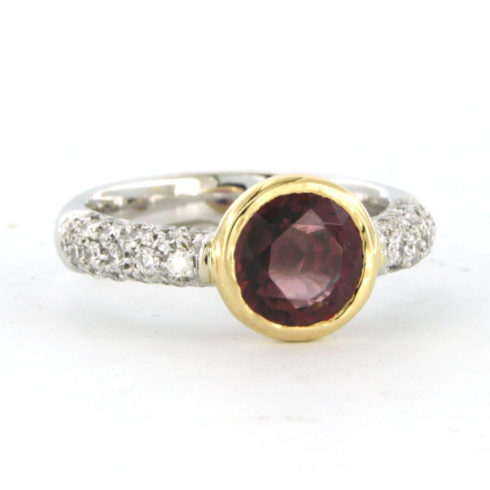 18k bicolor gold ring set with a central rubelite and brilliant cut diamonds up to 1.20ct - F/G - VS/SI - ring size US 7.25 - EU 17.5 (55)

detailed description:

the top of the ring is 1.0 cm wide and 5.8 mm high

Ring size US 7.25 - EU 17.5 (55),
