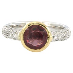 Anello con rubelite fino a 1,20ct e diamanti taglio brillante fino a 1,20ct in oro 18k