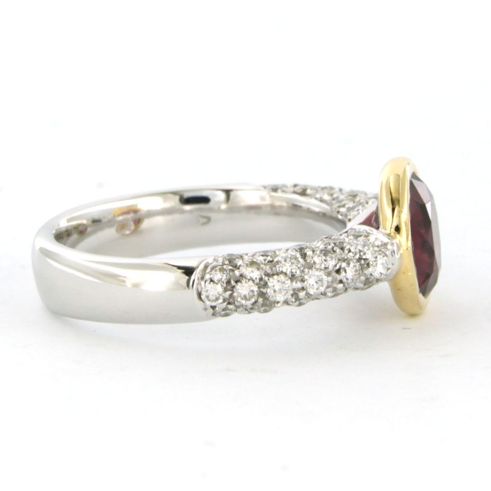 Bague en or 18k bicolore sertie d'une rubellite centrale et de diamants taille brillant jusqu'à 1.00 ct - F/G - VS/SI - taille de bague US 7.25 - EU 17.5 (55)

Description détaillée :

La partie supérieure de l'anneau mesure 1,0 cm de large et 0,6