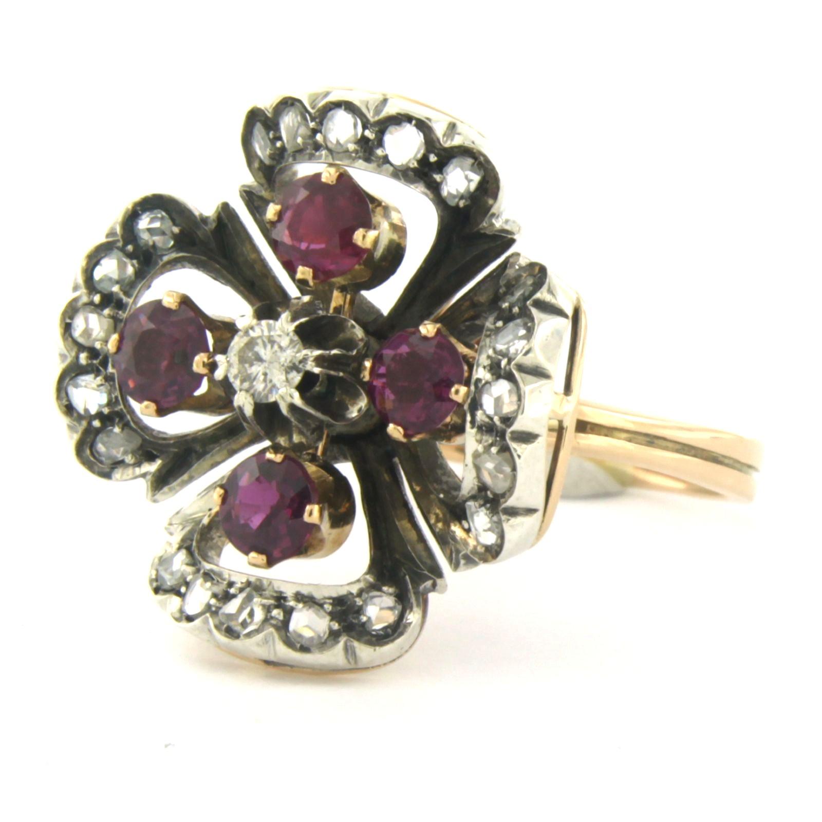 Bague en or et argent 18k sertie de rubis, de diamants taillés en rose, de diamants taillés en brillant et de diamants taillés en rose, totalisant environ 0,30 carats G/H SI/P - taille de la bague US 9 - EU 19 (59)

Description détaillée

Le haut de