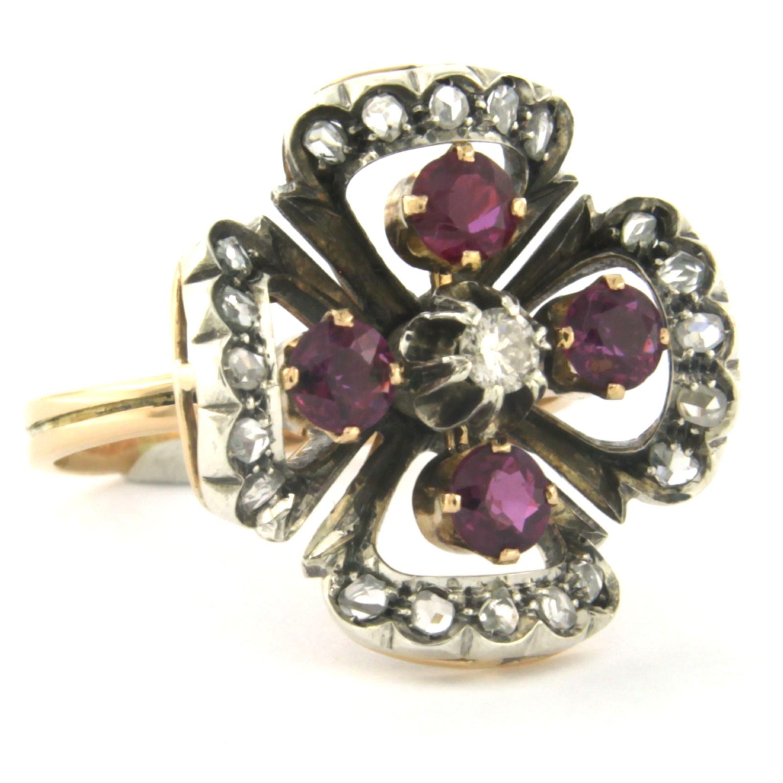 Début de l'époque victorienne Bague avec rubis et diamants brillants et roses jusqu'à 0,30ct Or 18k et argent en vente