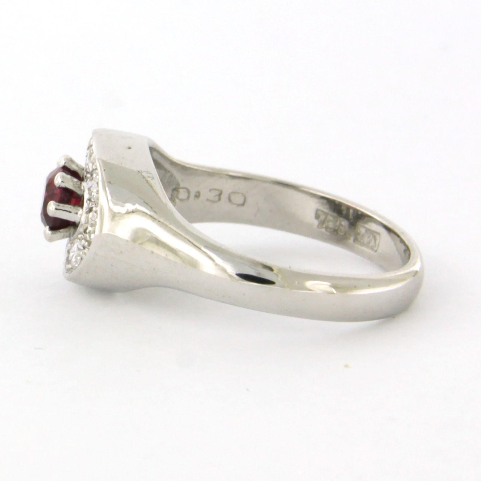 Moderne Bague avec rubis et diamants taille brillant jusqu'à 0,30ct Or 18k 4,4 grammes en vente