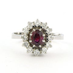 Anello con rubino e diamanti taglio brillante fino a 0,50 carati in oro 14 carati 4,4 grammi