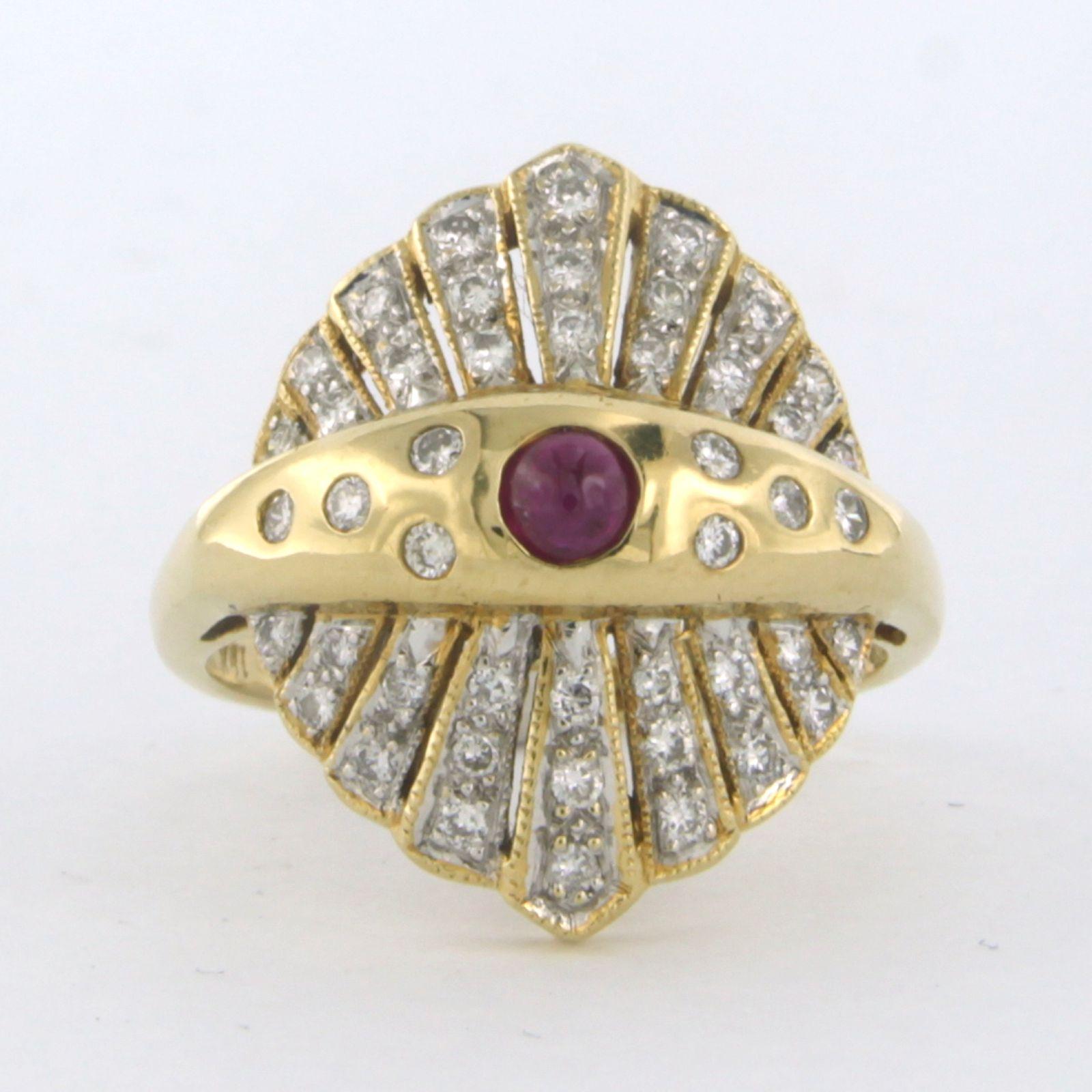Ring aus 18k Gelbgold, besetzt mit einem Rubin und einem Diamanten mit Brillantschliff (bis zu 0,50ct F/G - VS/SI) - Ringgröße US 6.5 - EU 17(53)

detaillierte Beschreibung:

die Oberseite des Rings ist 1,3 cm breit und 9,7 mm hoch

Ringgröße US 6.5