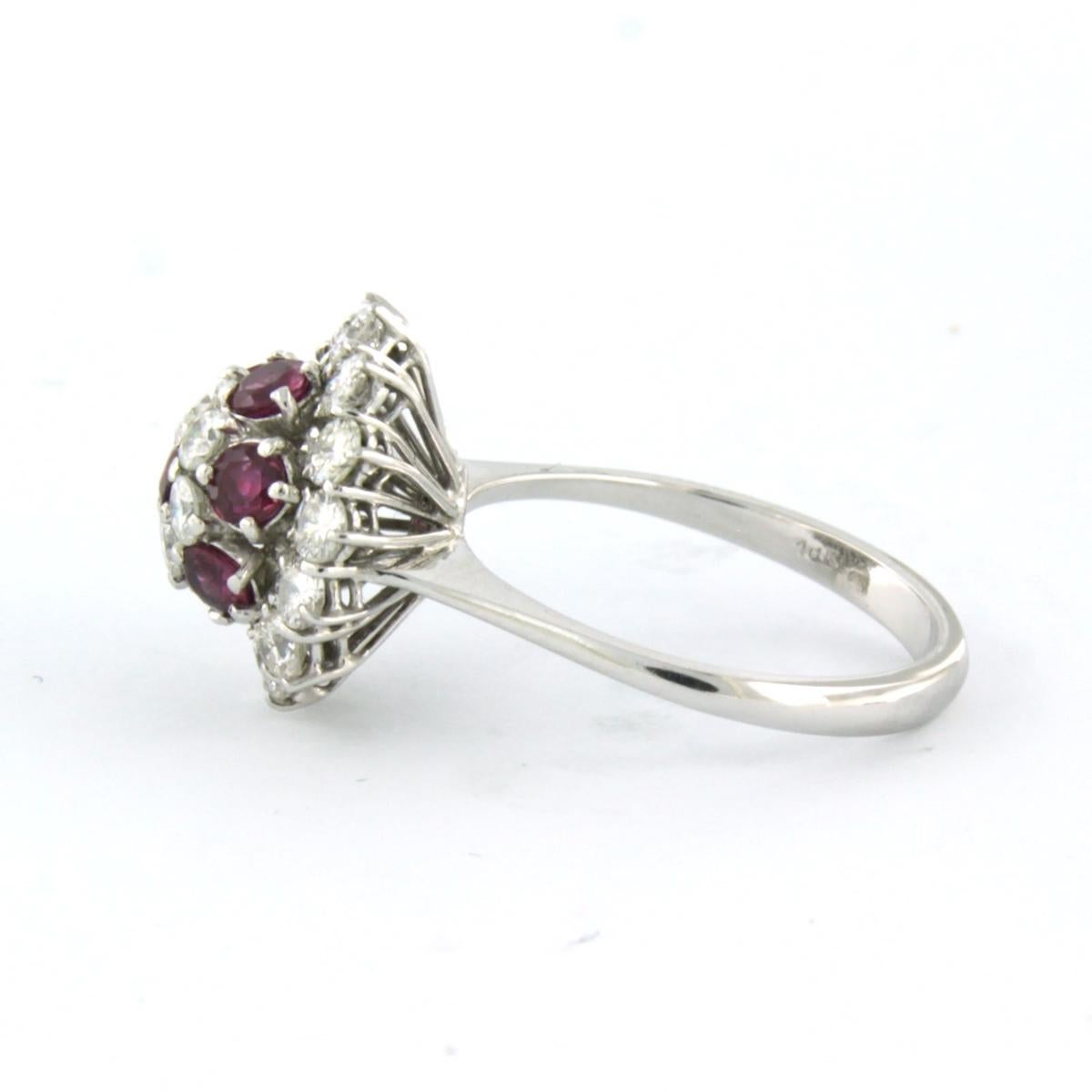 Anillo con rubí y diamantes talla brillante hasta 1,50ct Oro blanco de 18k Moderno en venta