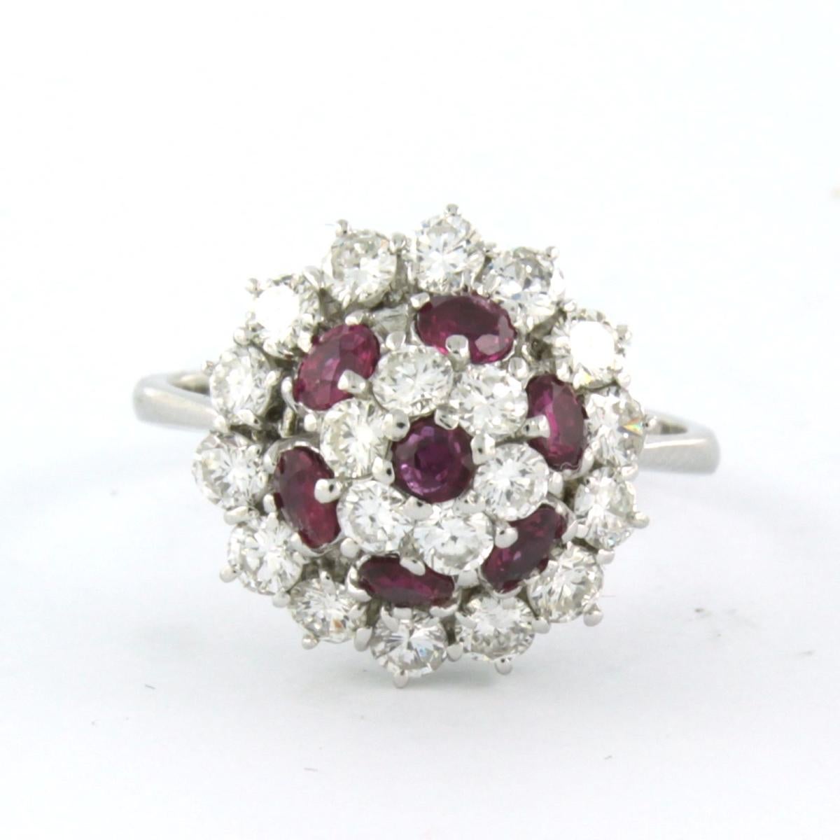 Anillo con rubí y diamantes talla brillante hasta 1,50ct Oro blanco de 18k en venta 1
