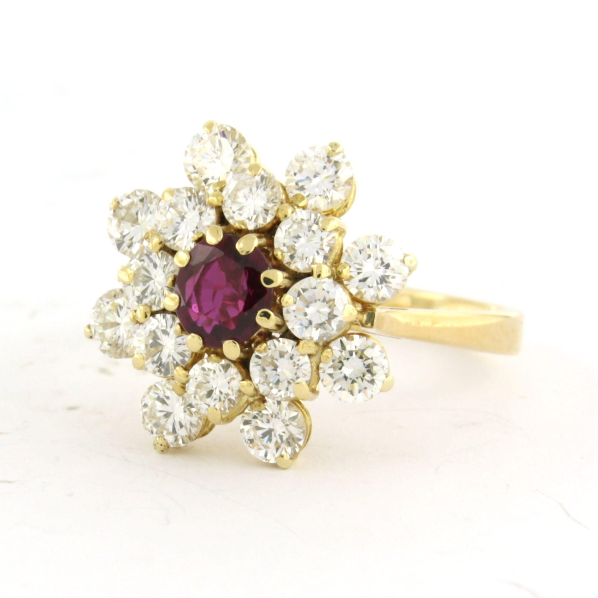 Ring mit Rubin und Diamanten im Brillantschliff bis zu 2,50ct 18k Gold 5,7 Gramm im Angebot 1