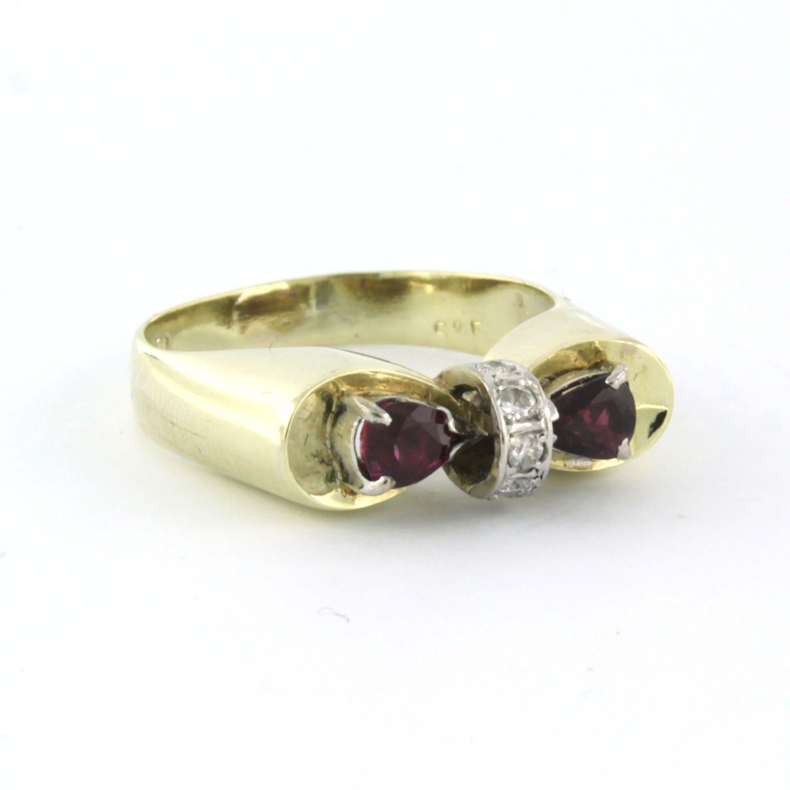 Brilliant Cut Ring with ruby and diamonds 14k bicolor gold For Sale