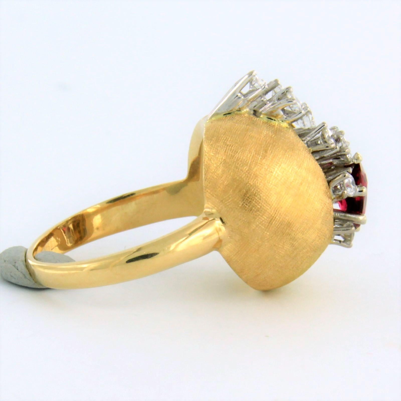 Ring with Ruby and diamonds 18k yellow gold For Sale 1
