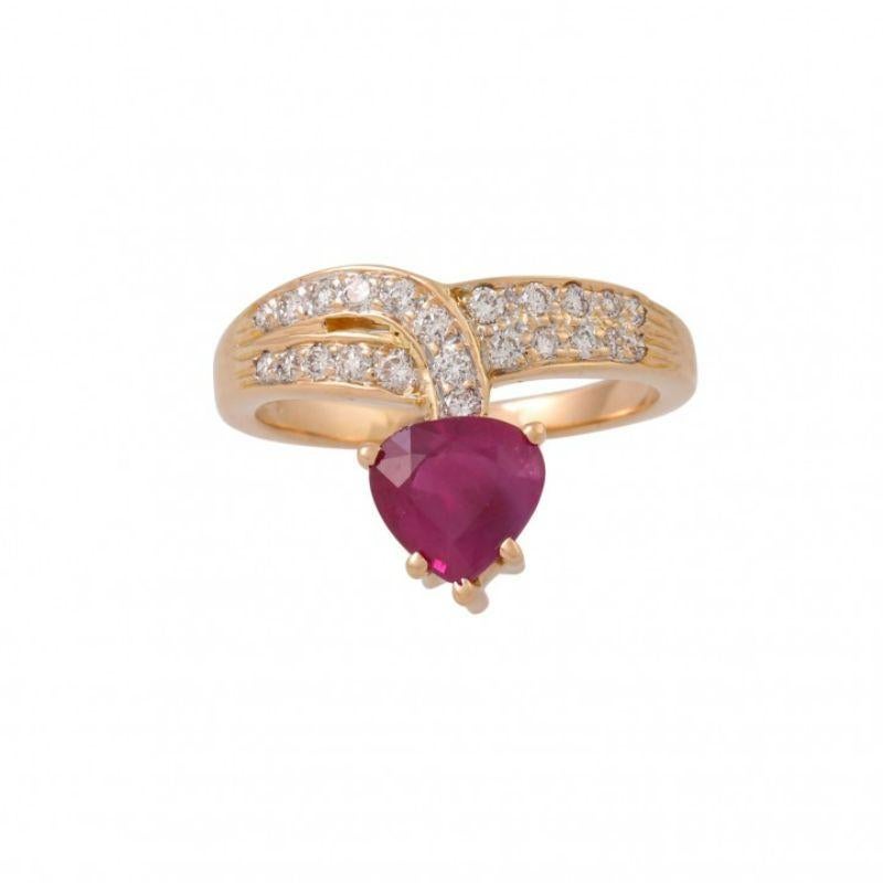 0.50 ct in total, approx. GET (M)/VS, ruby ​​1.86 ct, GG 18K, 4.5 g, RW: 52, 21st century, slight signs of wear, incl. GIA certificate for the Ruby (2020) and illuminated case. (1)

 Ring with ruby ​​of 1.86 ct and brilliant-cut diamonds totaling