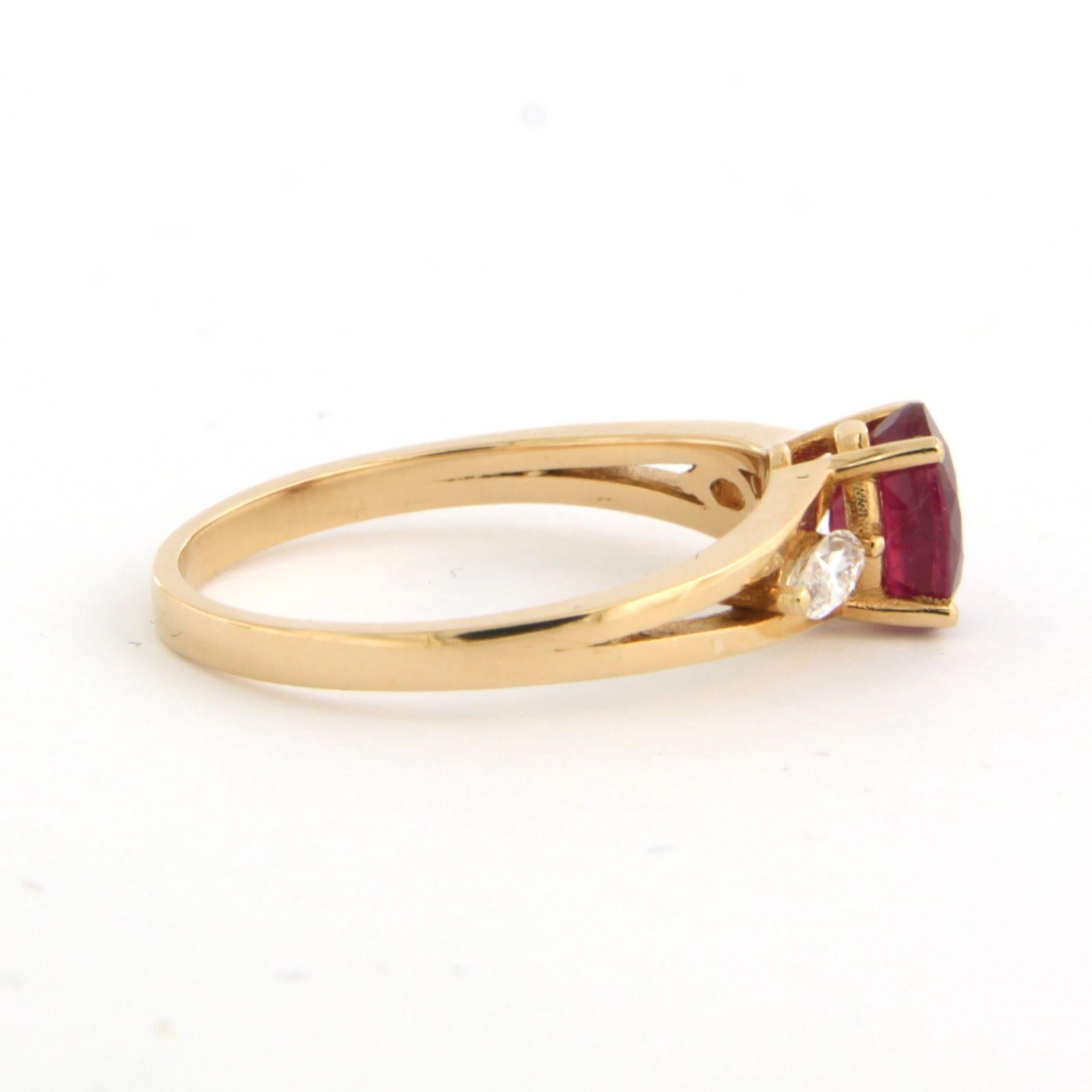 Moderno Anello con rubino e diamante a forma di marquise fino a 0,38ct in oro 18k 3,3 grammi in vendita