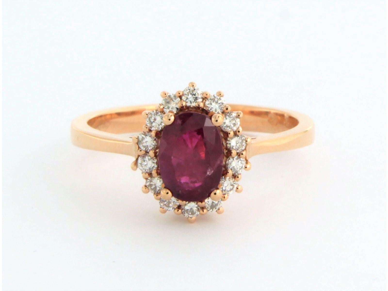 Anello entourage in oro rosa 18k con rubino centrale fino a 1,05 carati e diamante taglio brillante fino a 0,26 carati sull'entourage - F/G - VS/SI - misura US 7,25 - EU 17,5 (55)

Descrizione dettagliata:

La parte superiore dell'anello è ovale e