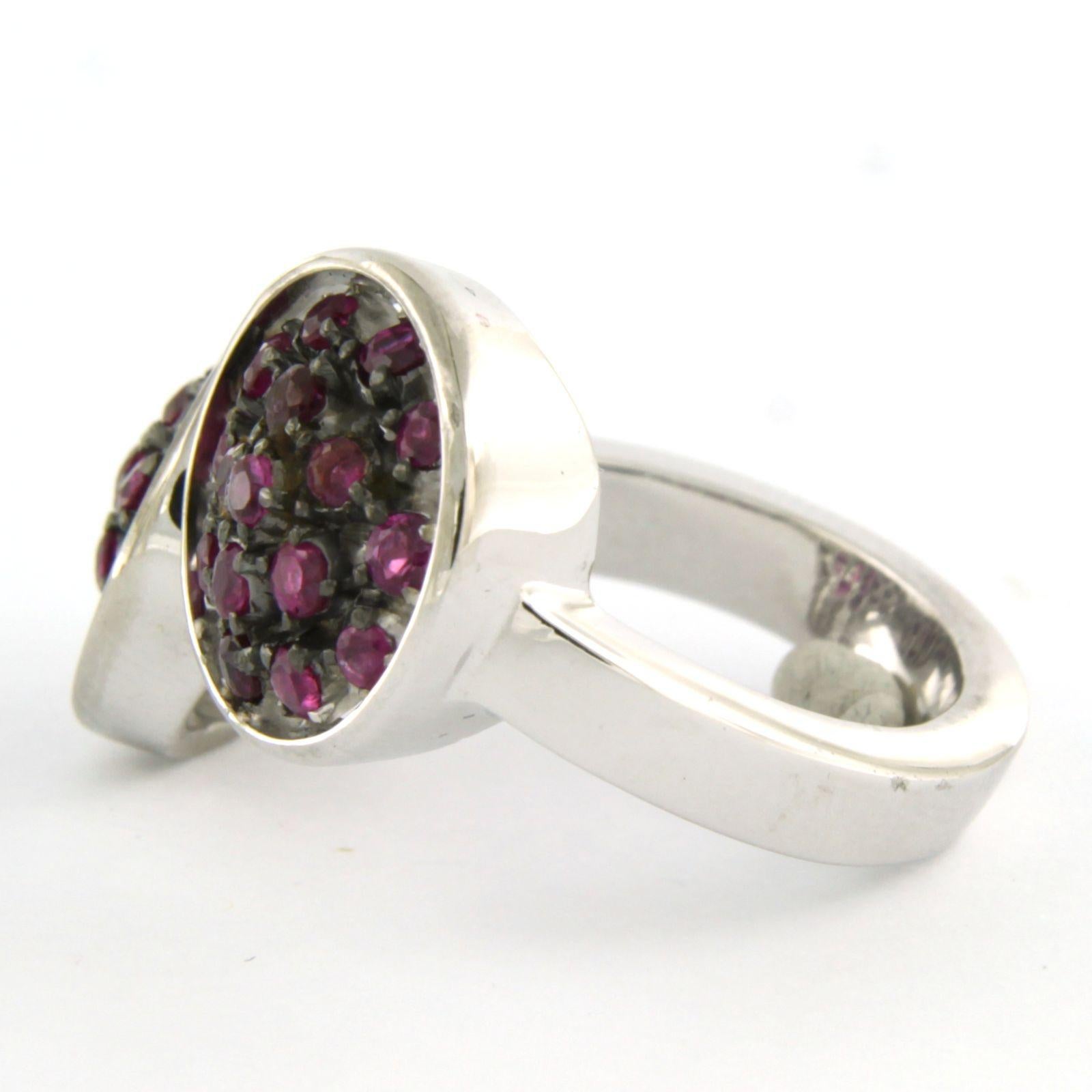 14k white gold ring set with a ruby ​​up to 1.75 ct - ring size US 8 - EU 18(57)

Detailed description:

The top of the ring is 1.4 cm wide and 5.0 mm high.

Ring size US 8 - EU 18(57). The ring can be resized a few sizes free of charge. Please