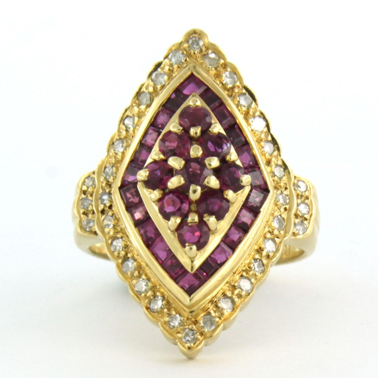 Ring aus 18 Karat Gelbgold, besetzt mit einem Rubin von 2,18 Karat und einem Diamanten mit einem Schliff von bis zu. 0.32ct - F/G - VS/SI - Ringgröße U.S. 7 - EU. 17.25(54)

Ausführliche Beschreibung

die Oberseite des Rings ist 2.7 cm