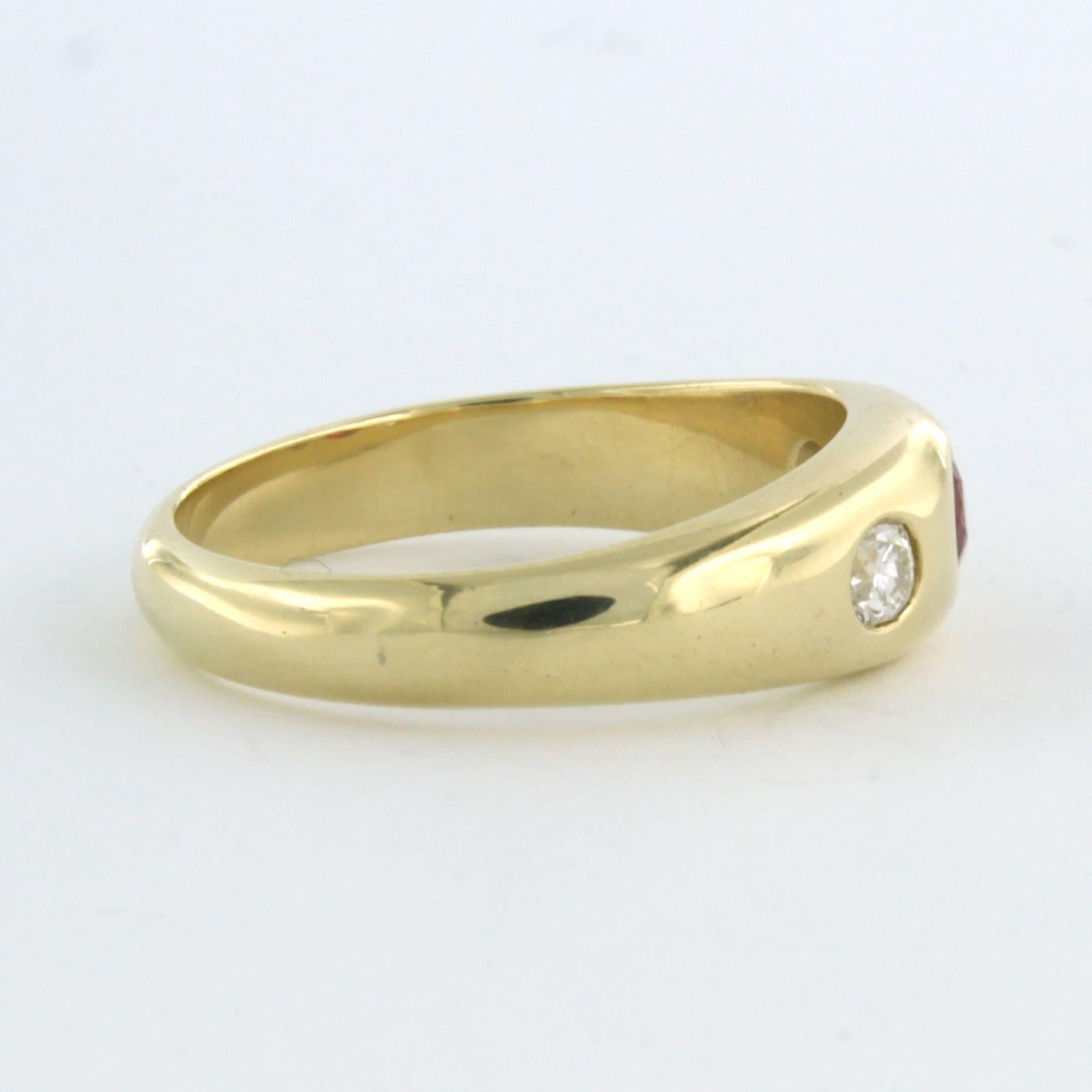 Bague en or jaune 14k sertie d'un rubis et d'un diamant taille ancienne jusqu'à 0.30 ct - F/G - VS/SI - taille de bague US 10.25 - EU 20 (63)

Description détaillée :

La partie supérieure de l'anneau mesure 7,4 mm de large et 3,8 mm de haut.

Poids