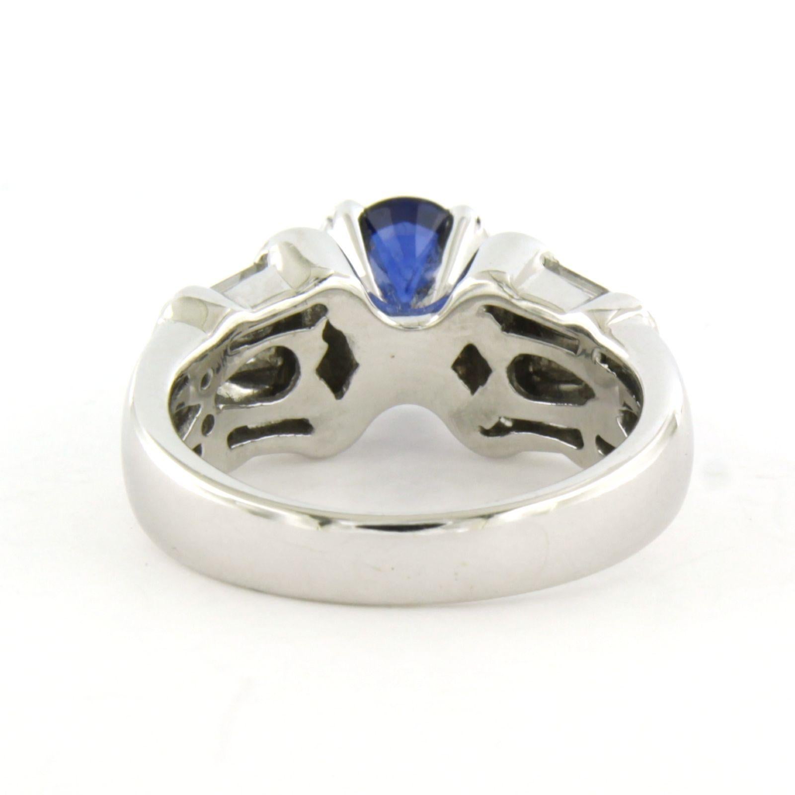 Ring with sapphire and brilliant and baguette cut diamonds u to 1.05ct 18k gold For Sale 1