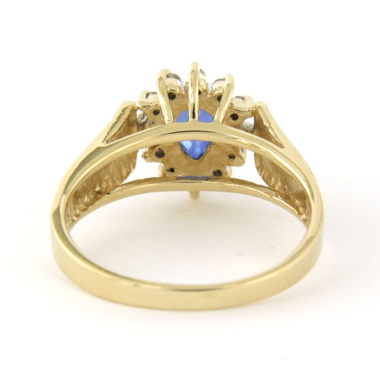 Moderno Anello con zaffiro e diamanti taglio brillante fino a 0,05 ct in oro 14k 3,2 grammi in vendita