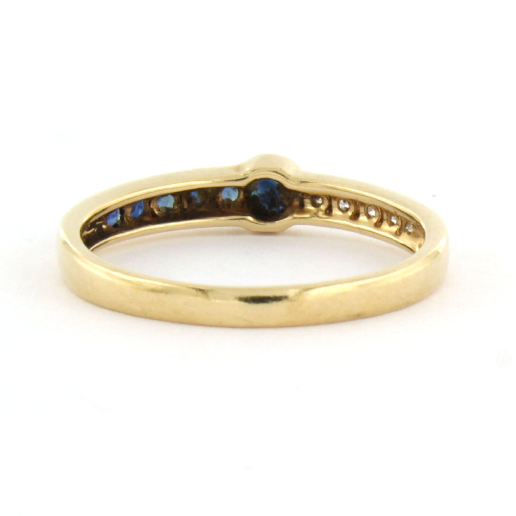 Anello con zaffiro e diamanti taglio brillante fino a 0,10 ct. in oro 14k 1,9 grammi In condizioni ottime in vendita a The Hague, ZH