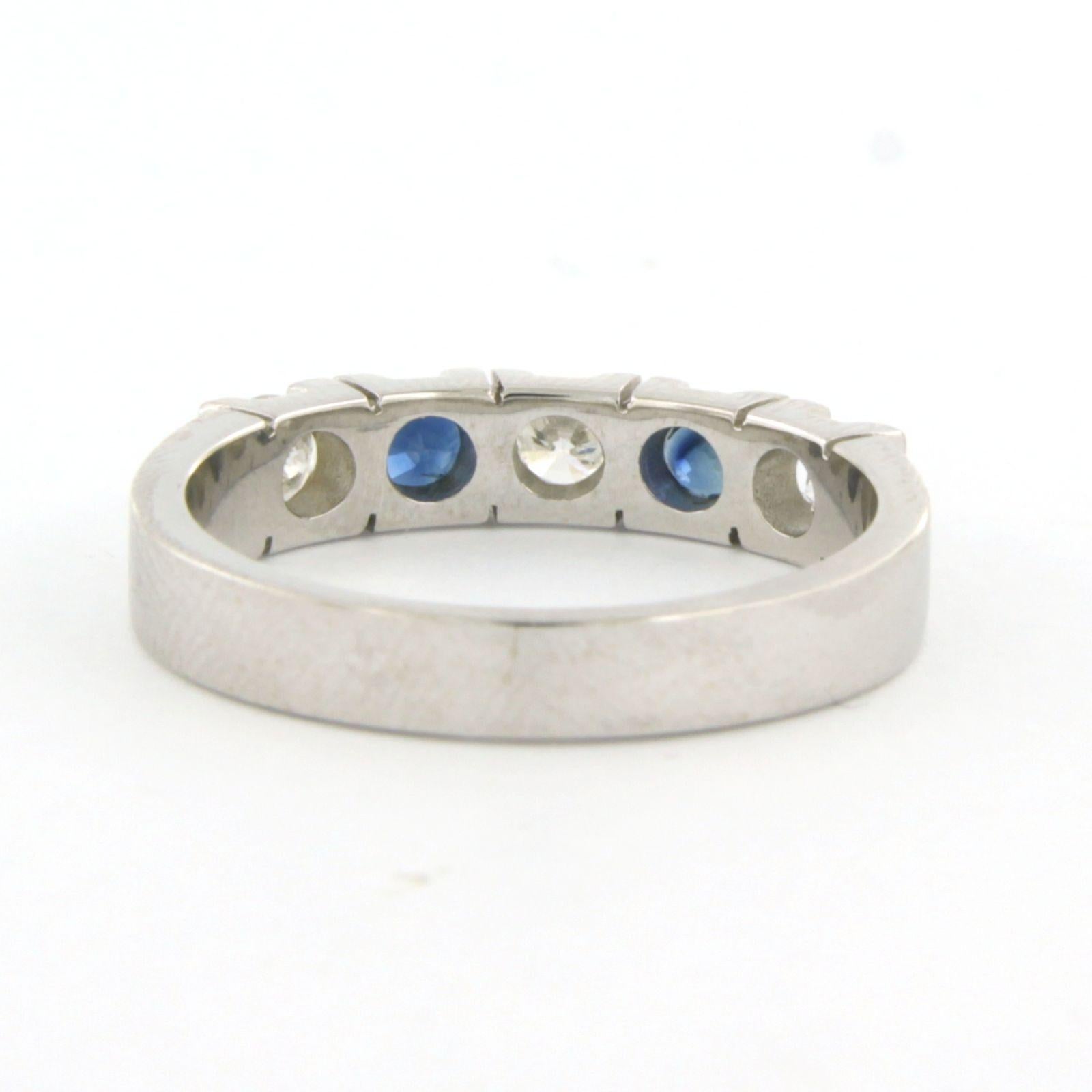 Taille brillant Bague avec saphir et diamants taille brillant jusqu'à 0,33 ct Or blanc 14k en vente