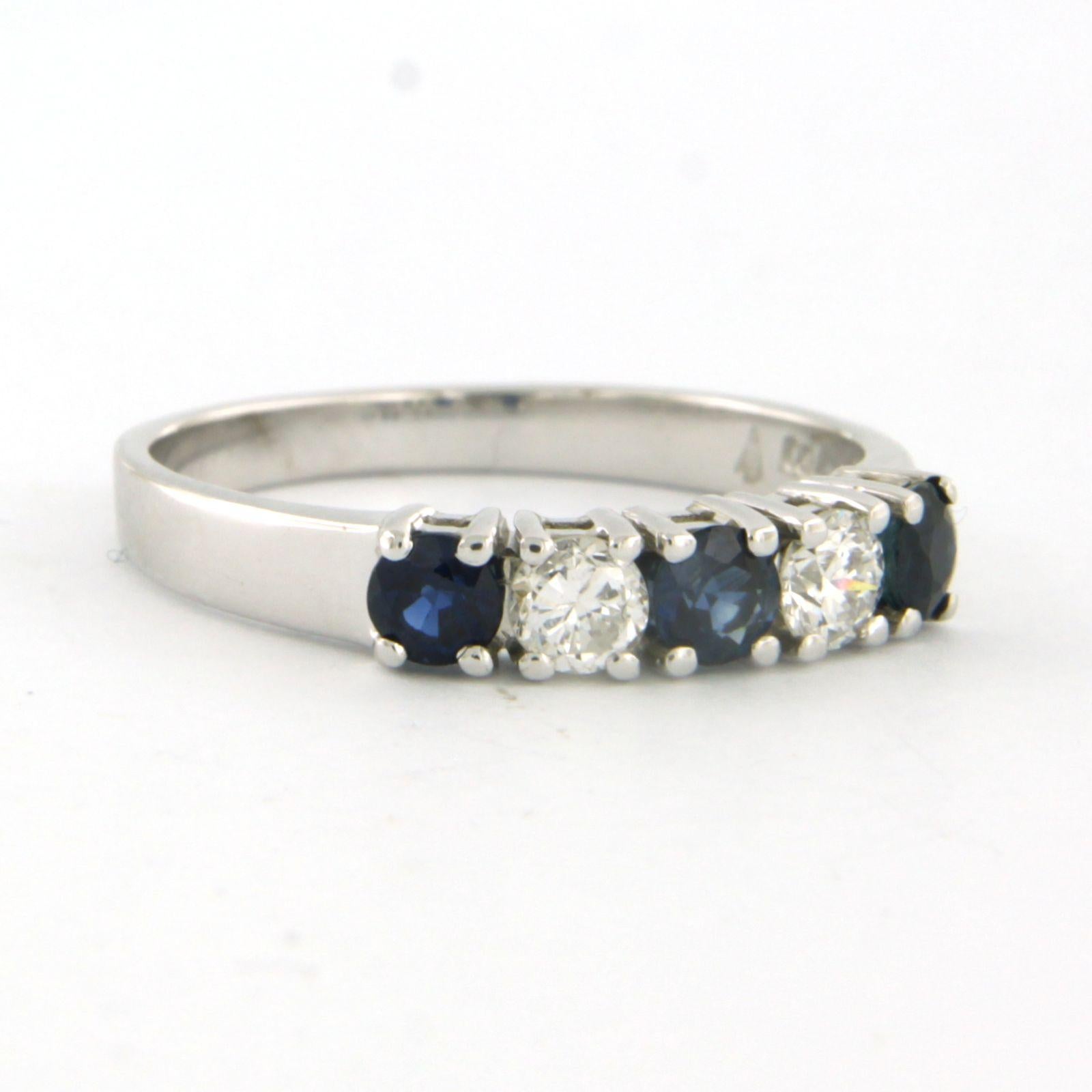 Ring mit Saphiren und Diamanten im Brillantschliff bis zu 0,33 Karat 18k Weißgold (Moderne) im Angebot