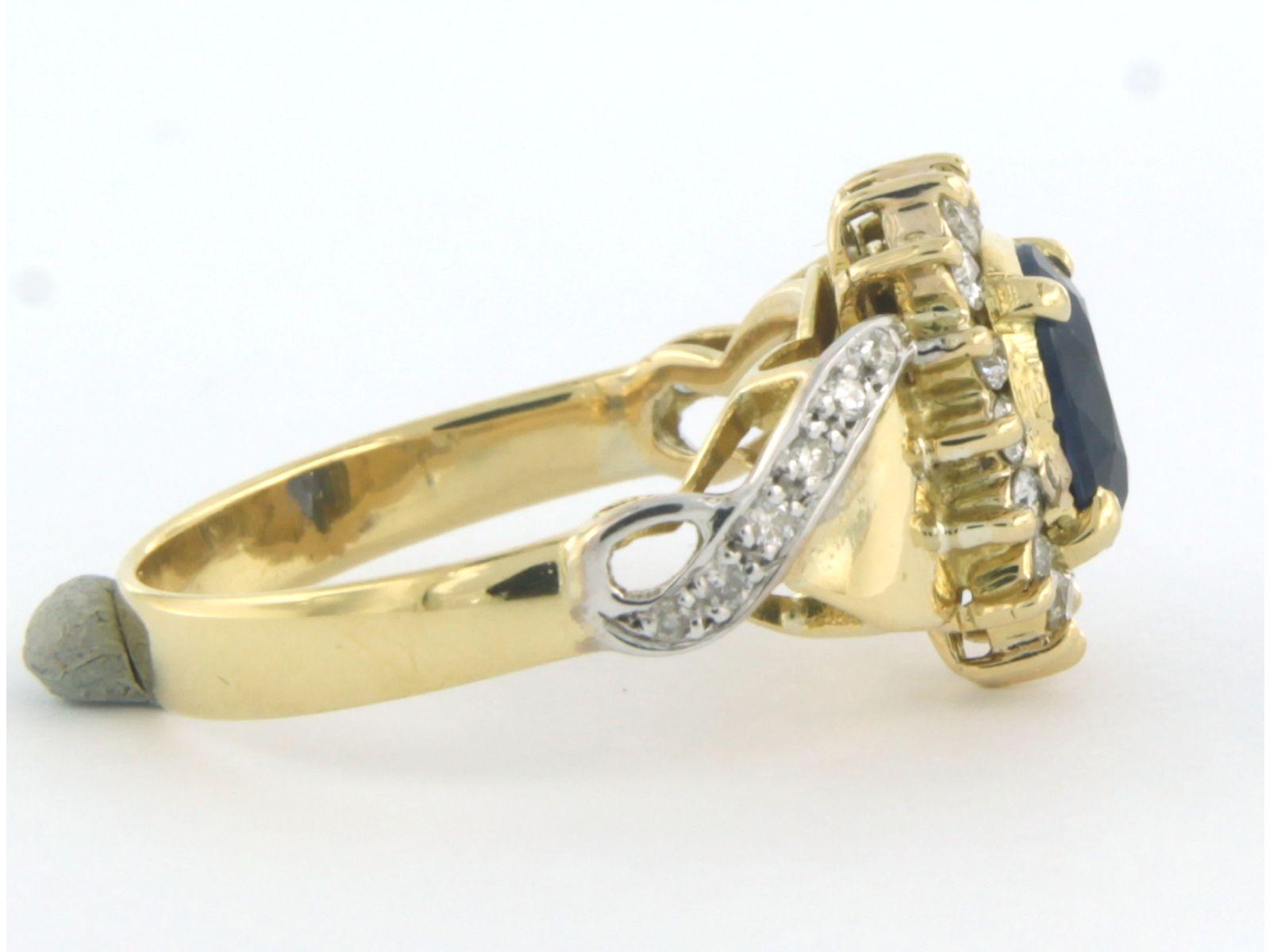 Ring aus 14k Bicolor-Gold mit einem zentralen Saphir von bis zu 1,10ct und einem Diamanten im Brillantschliff von bis zu 0,50ct - G/H - VS/SI - Ringgröße US 7.25 - EU 17.5 (55)

ausführliche Beschreibung

die Oberseite des Rings ist 1.3 cm