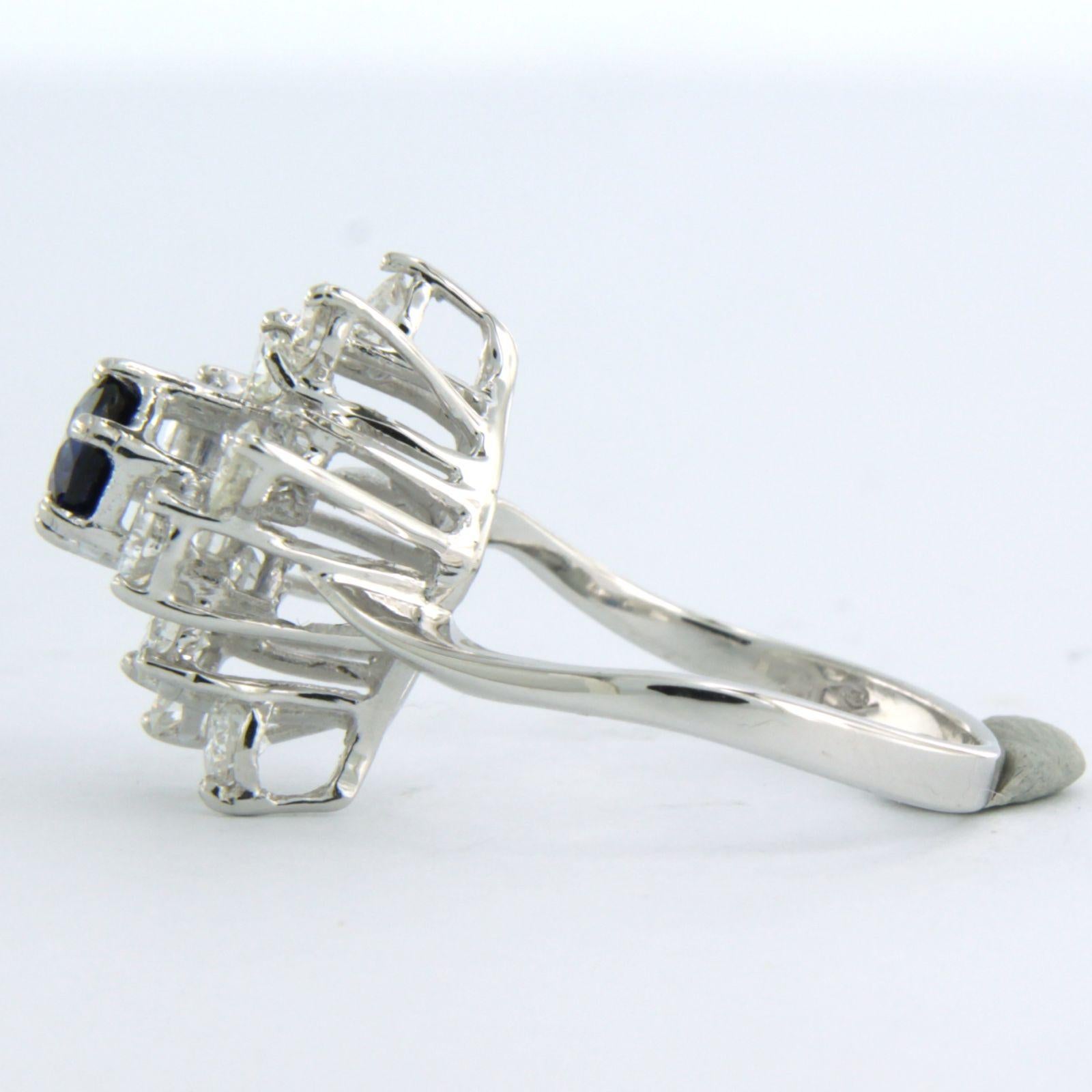 Moderne Bague avec saphir et diamants taille brillant jusqu'à 1,10ct Or 18k 4,4 grammes en vente