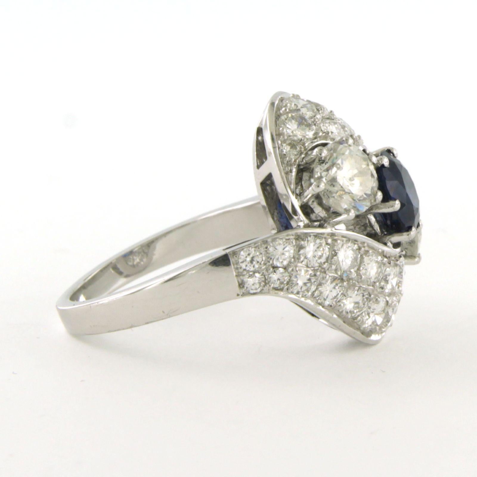 Ring mit Saphiren und Diamanten im Brillantschliff bis zu 2,80ct 18k Gold 10,8 Gramm (Moderne) im Angebot