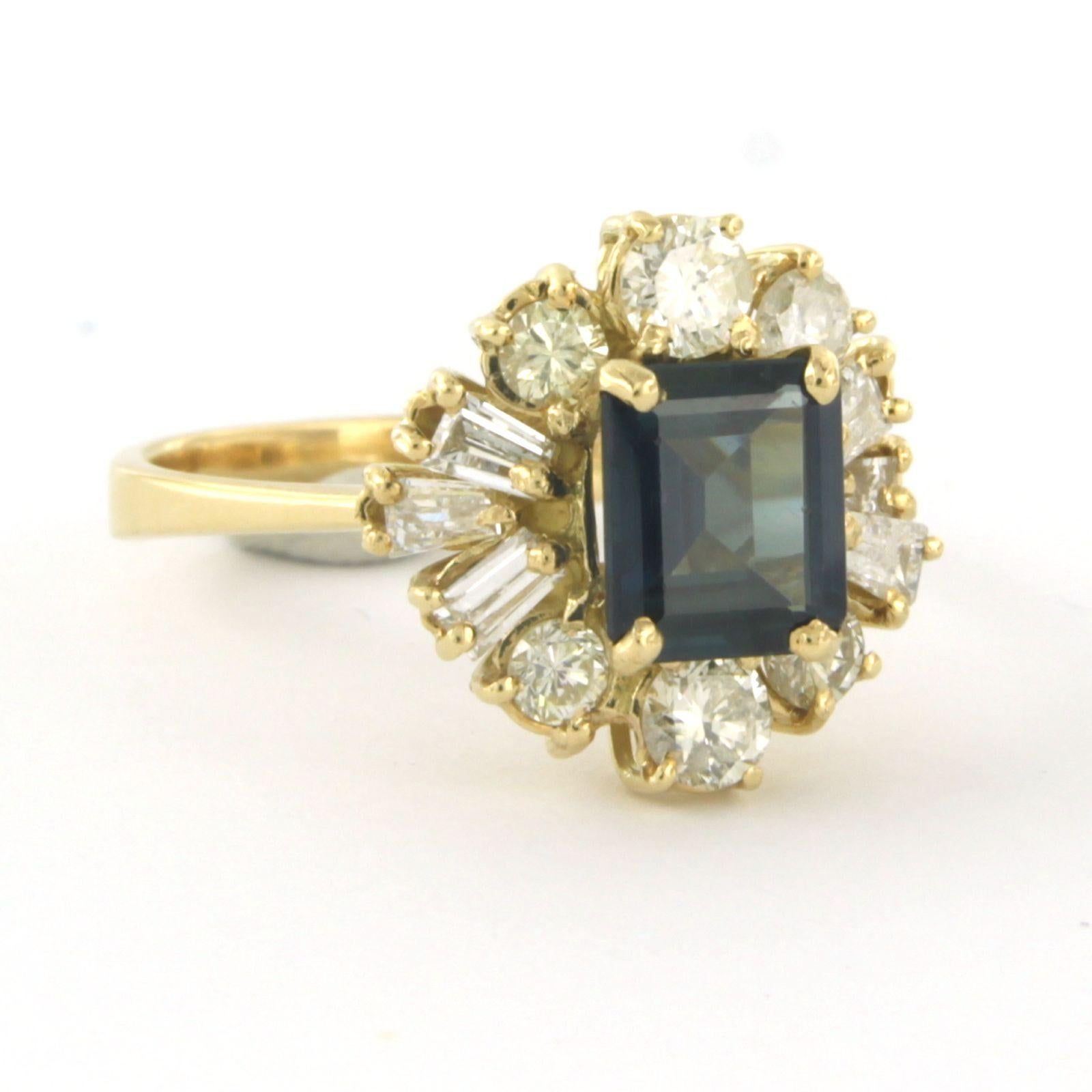 Modern Ring with sapphire and diamond 18k yellow gold For Sale