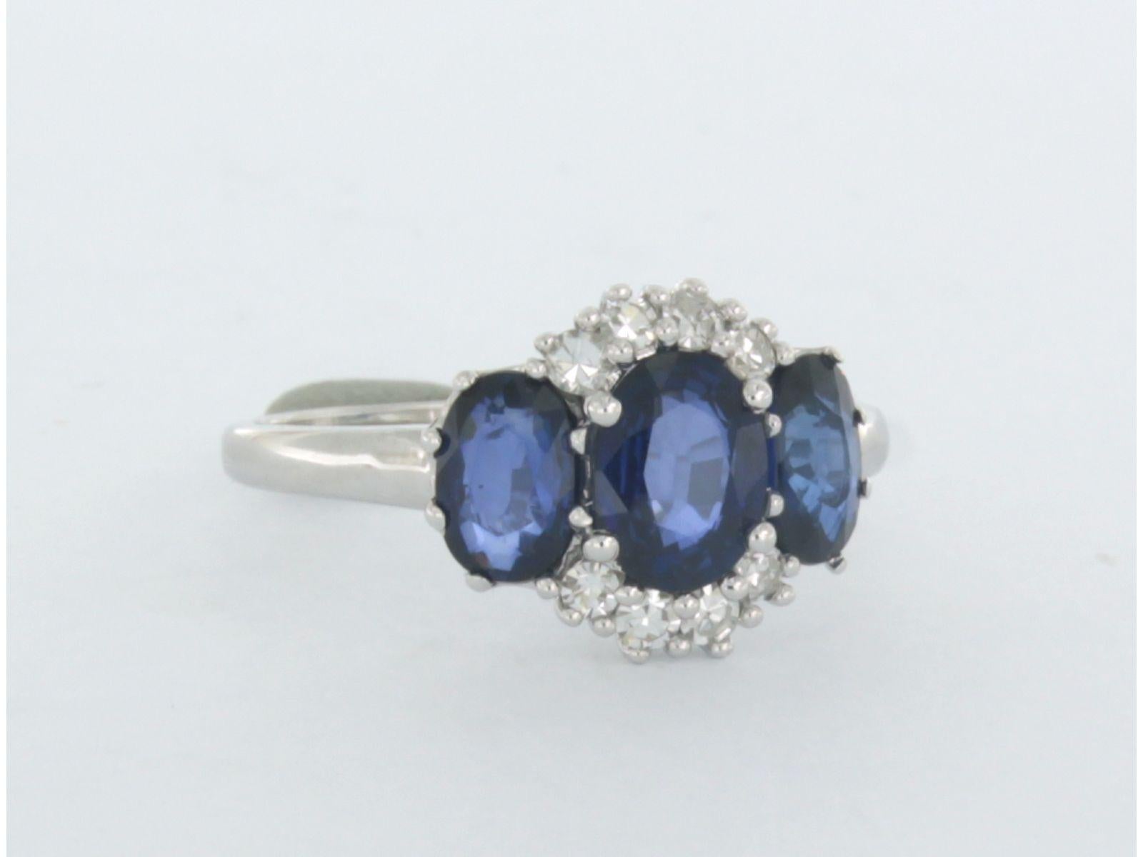 Modern Ring with sapphire and diamonds 14k white gold For Sale