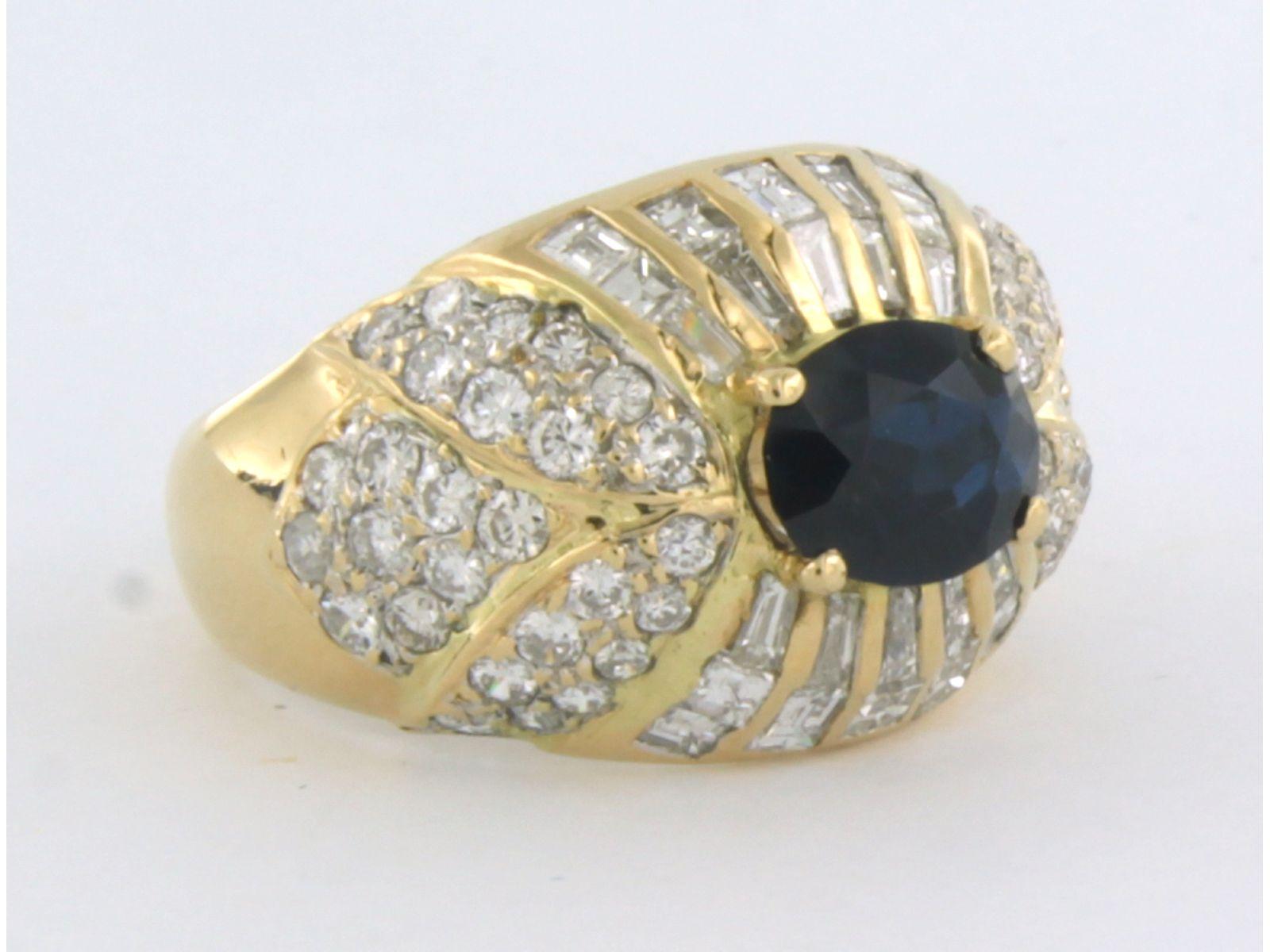 Modern Ring with Sapphire and Diamonds 18k bicolour gold For Sale