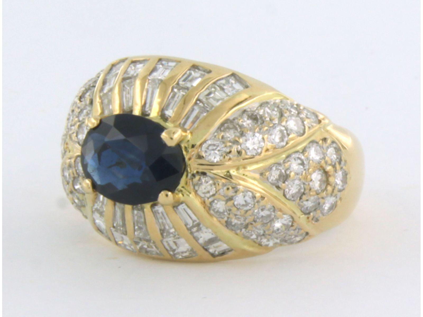Brilliant Cut Ring with Sapphire and Diamonds 18k bicolour gold For Sale