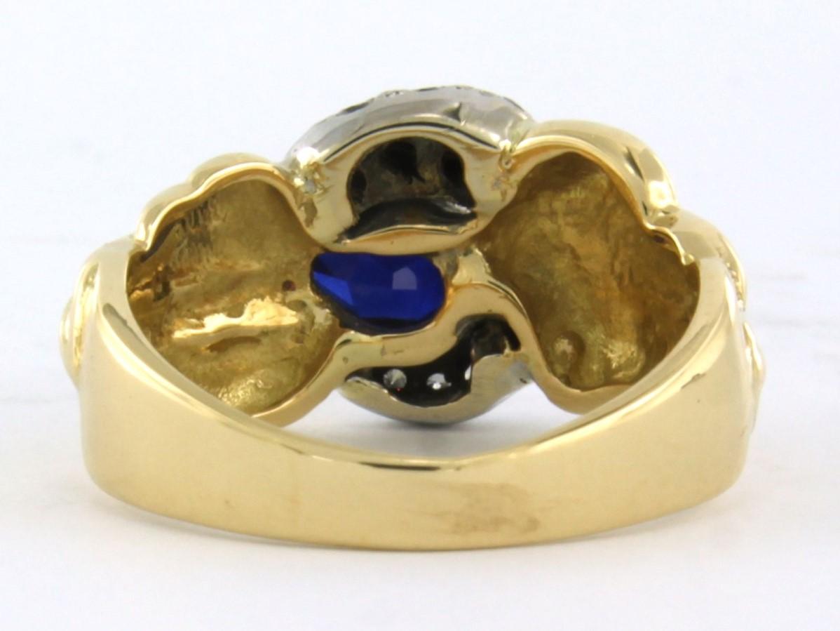 Brilliant Cut Ring with Sapphire and diamonds 18k bicolour gold For Sale