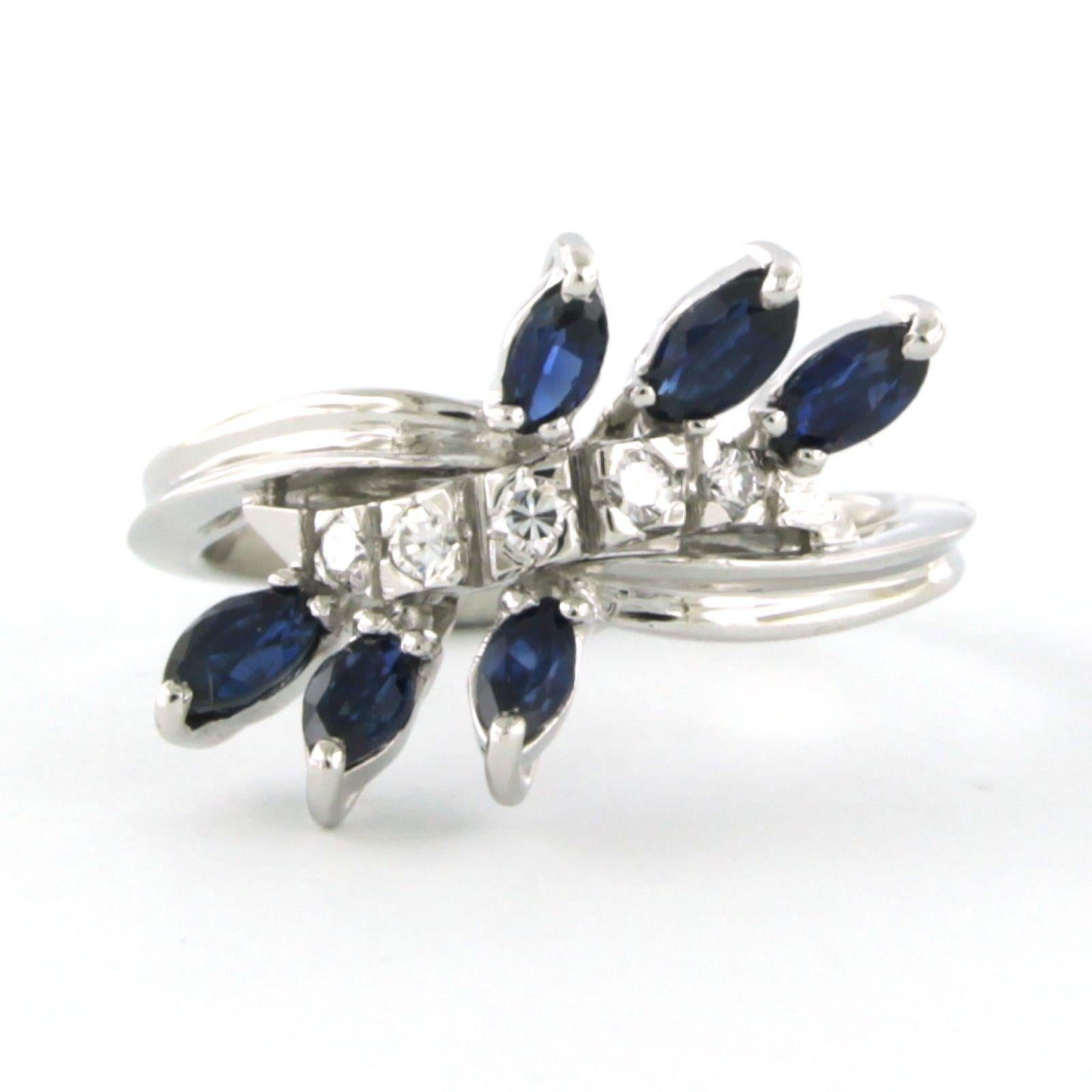 18k white gold ring set with sapphire and brilliant cut diamond. approx. 0.12ct - F/G - VS/SI - ring size U.S. 6 -EU. 16.5 (52)

Detailed description

the top of the ring is 1.7 cm wide and 5.3 mm high

Ring size US 6 -EU. 16.5 (52), ring can be
