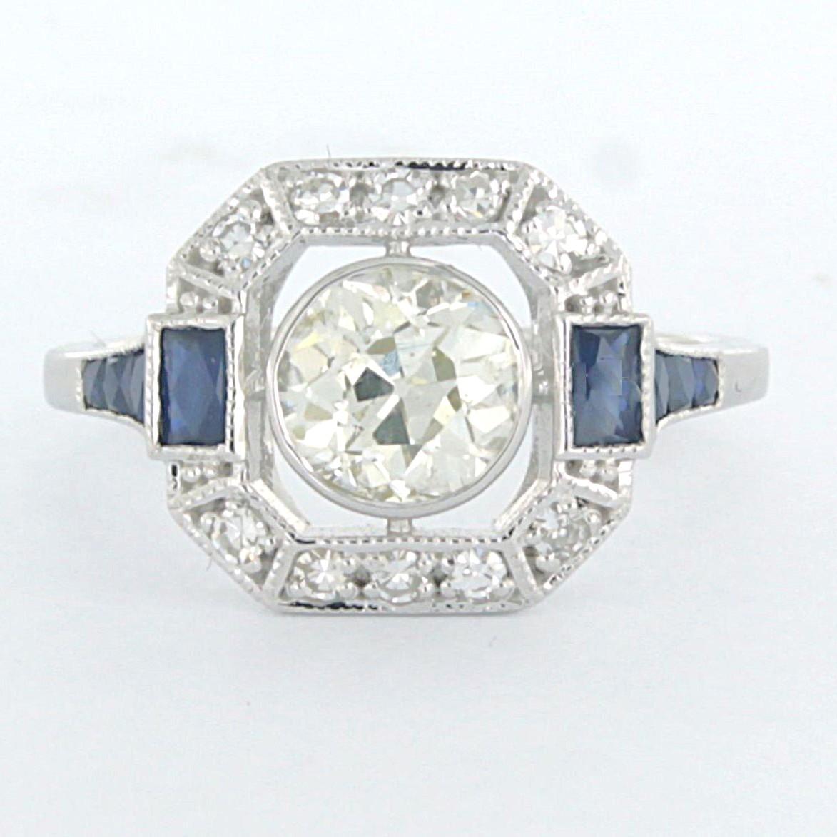 En mémoire d'ART-DECO Bague en or blanc 14k sertie d'un saphir et d'un diamant central de taille européenne ancienne jusqu'à 1,08 ct - K/L - SI - et de diamants taille unique jusqu'à 0,15 ct - F/G - VS/SI - taille de bague US 6,75 - EU 17,25