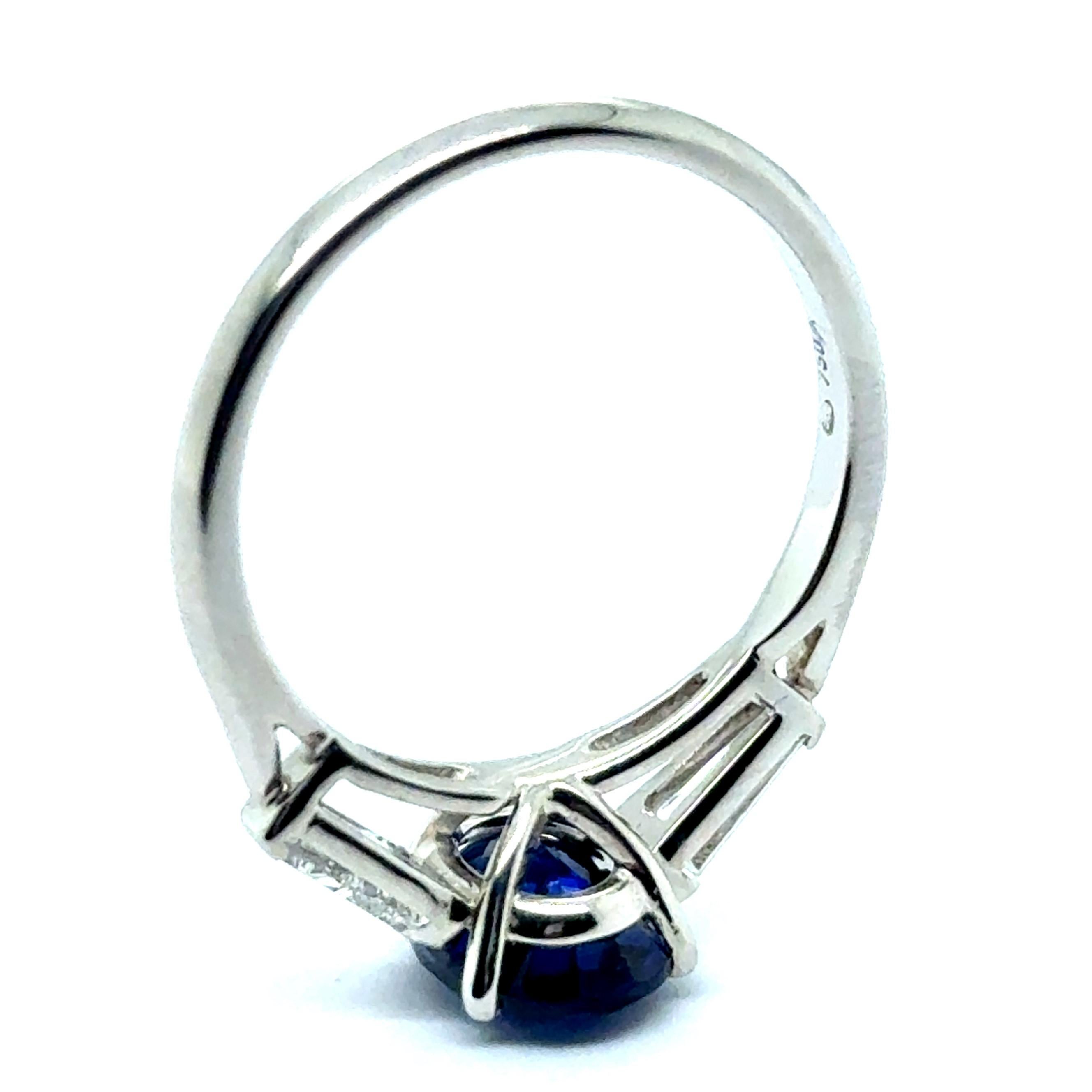 Ring with Sapphire & Diamonds in 18 Karat White Gold by Gübelin For Sale 6