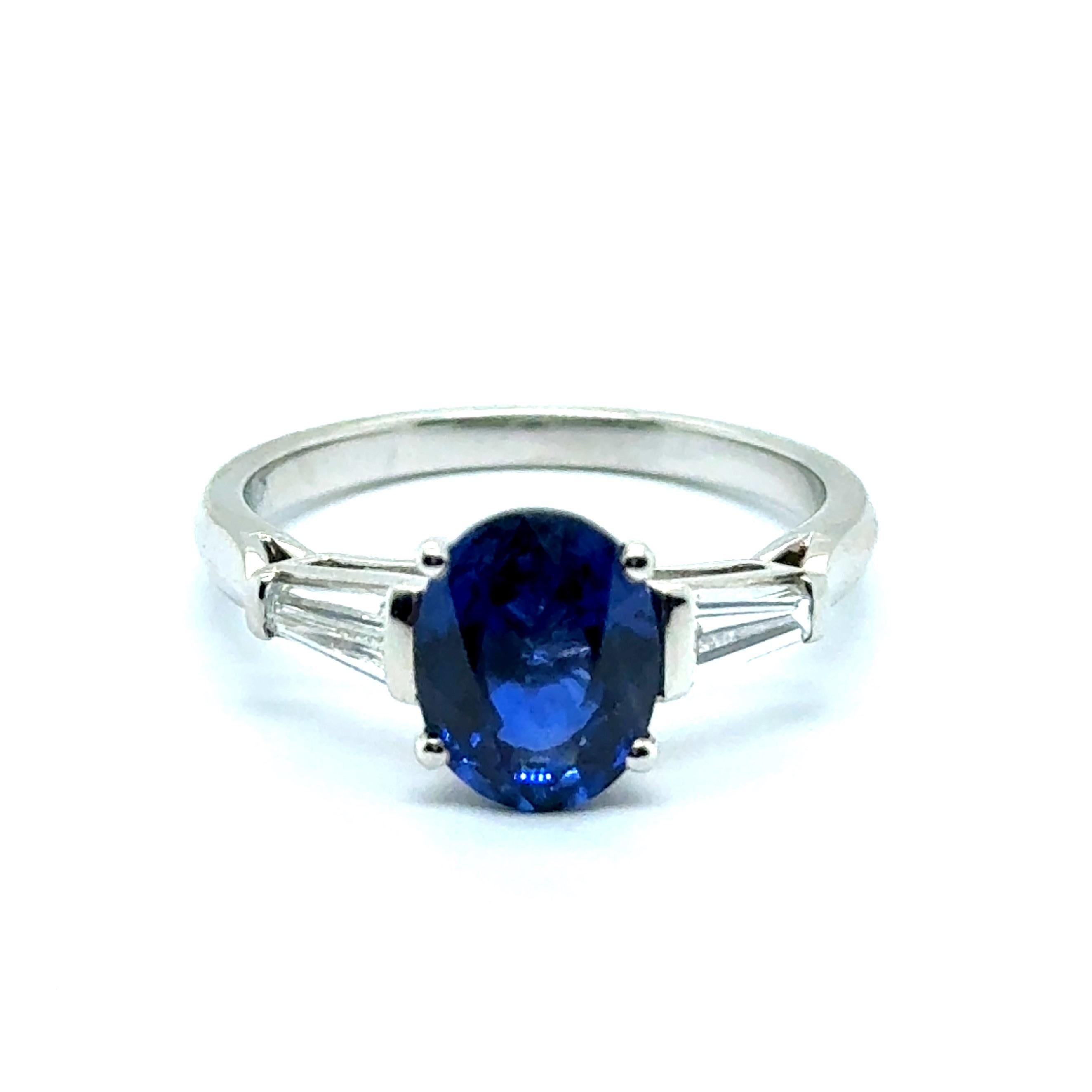 Ring with Sapphire & Diamonds in 18 Karat White Gold by Gübelin For Sale 7